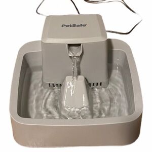 PetSafe Pet Water Fountain – Excellent Used Condition + Bonus Filter Pack